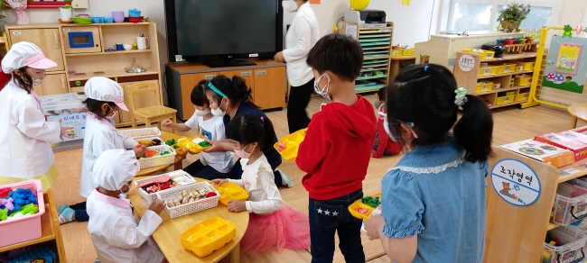 제주유아교육진흥원이 하도초등학교를 시작으로 찾아가는 건강 영양교육프로그램을 운영하고 있다.