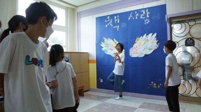 성산초등학교가 지난 3일 '책과 사랑에 빠지다'를 주제로 제7회 책축제를 개최했다.