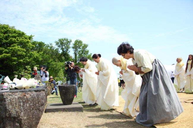 제주돌문화공원 설문대할망페스티벌이 5월 14일부터 9일간 개최된다. 이 축제는 2007년부터 이어오고 있다.